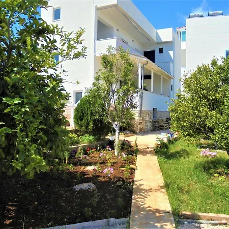 Vila Eri *