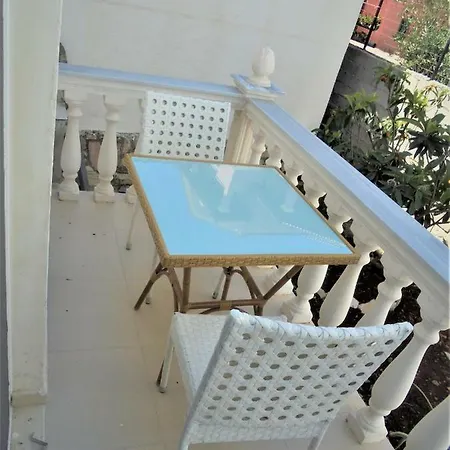 Aparthotel Vila Eri Ksamil