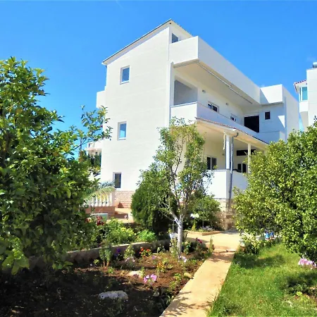Aparthotel Vila Eri *
